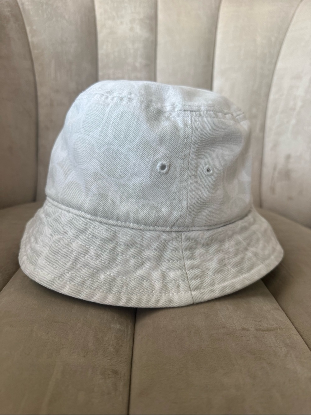Coach bucket hat white